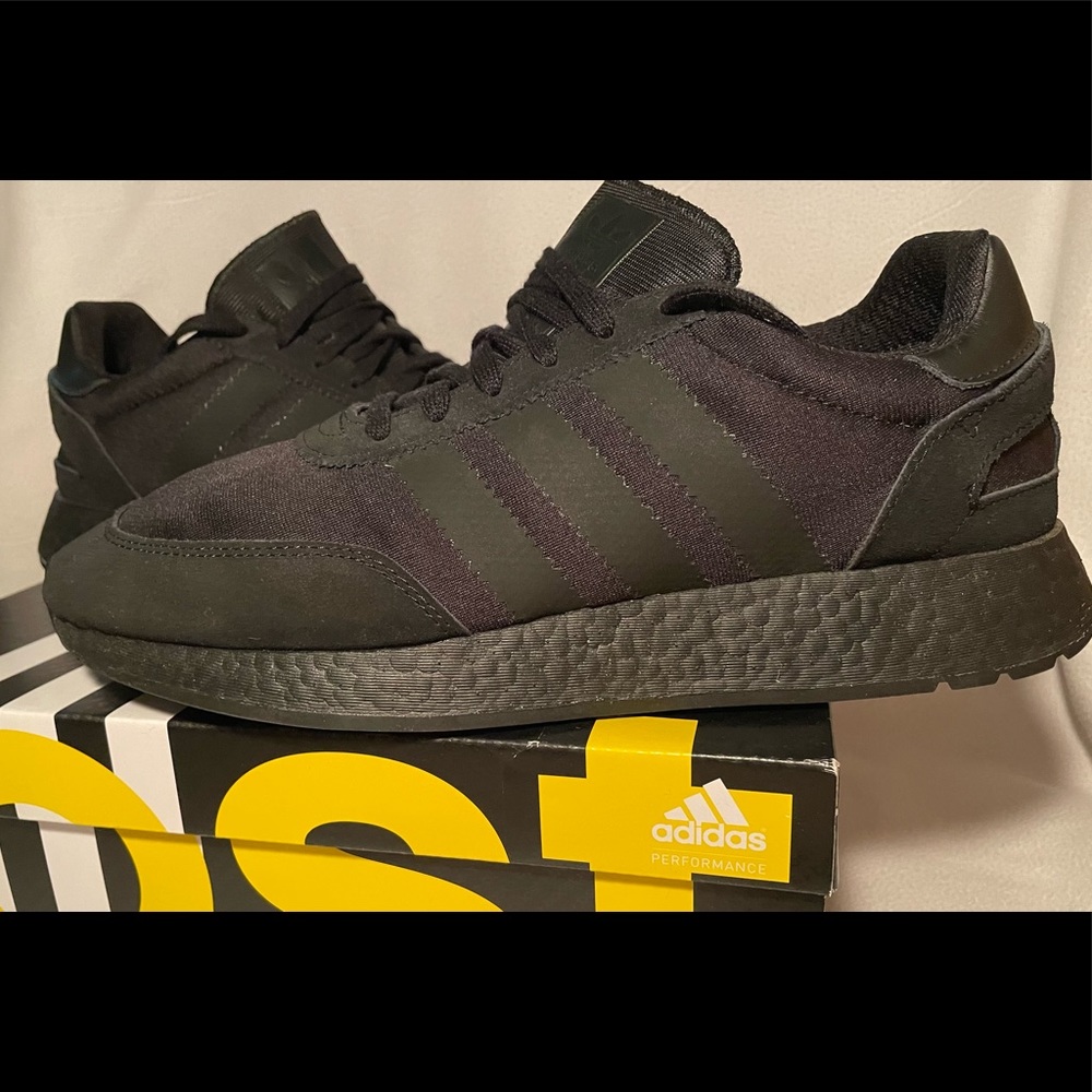 *NEW* Adidas Boost MENS 10.5 BLACK/BLACK  (NWOT)